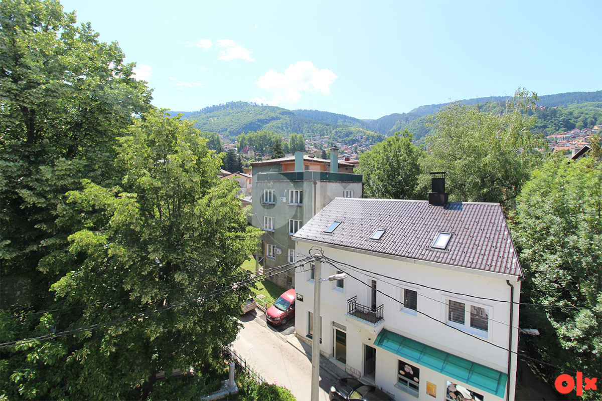 B.D. prodaje: Dvoetažni petosoban stan, Bistrik 19