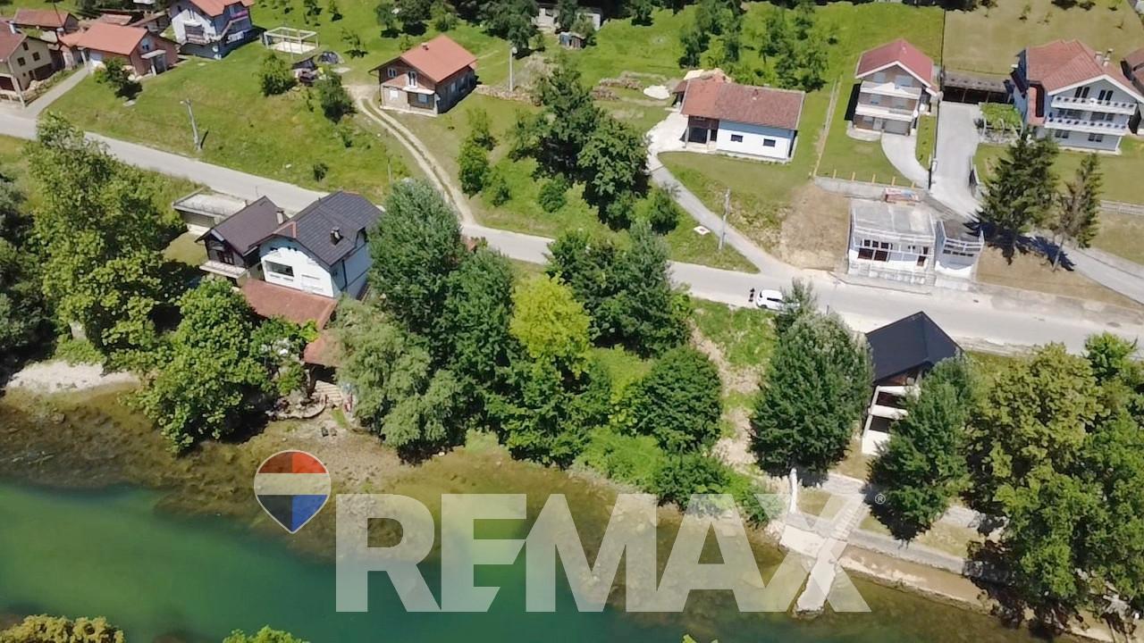 Zemljište 561m2 | na obali Vrbasa | Jagare