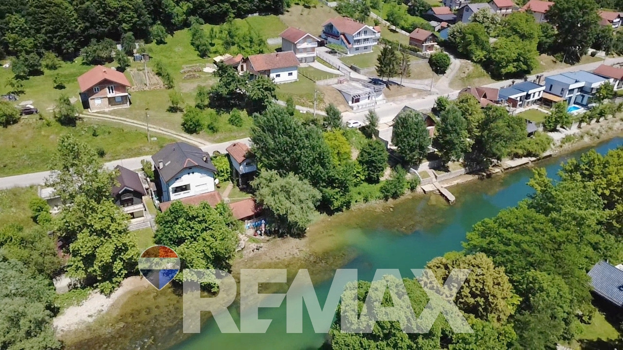 Zemljište 561m2 | na obali Vrbasa | Jagare 3