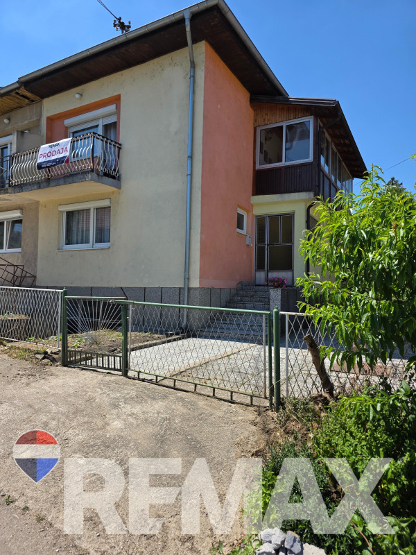 Kuća sa dva odvojena stana, 2 km od centra grada, Banja Luka 2