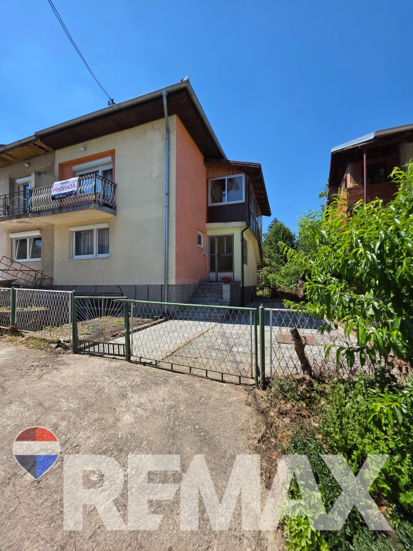 Kuća sa dva odvojena stana, 2 km od centra grada, Banja Luka