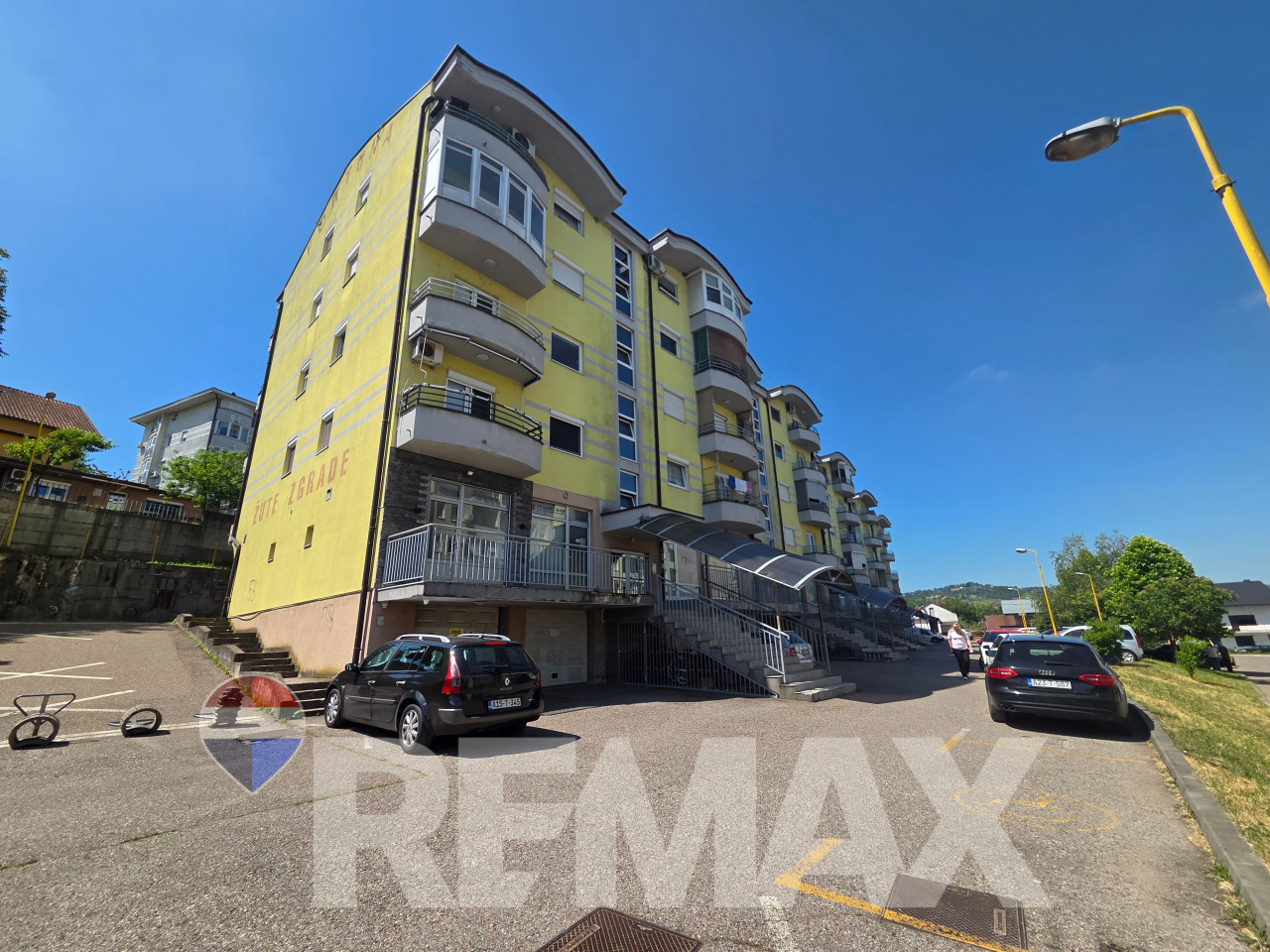 Višenamjenski prostor 41m2- poslovni ili stambeni, Žute zgrade