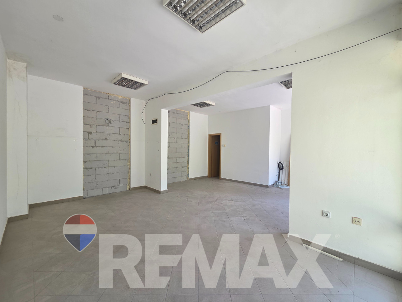 Višenamjenski prostor 41m2- poslovni ili stambeni, Žute zgrade 4