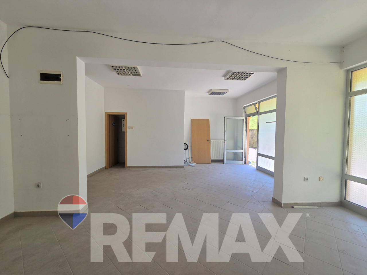 Višenamjenski prostor 41m2- poslovni ili stambeni, Žute zgrade 7