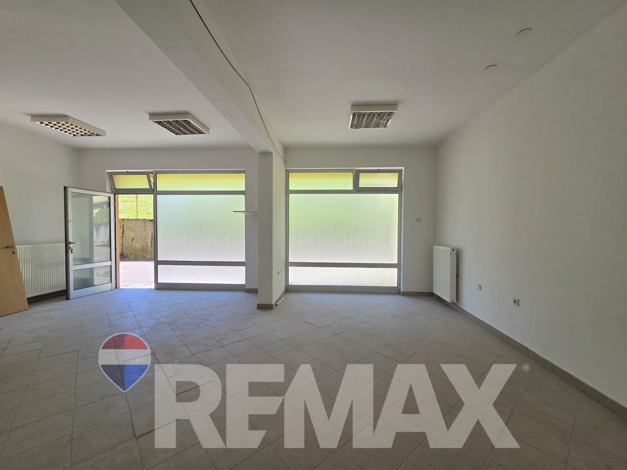 Višenamjenski prostor 41m2- poslovni ili stambeni, Žute zgrade 9