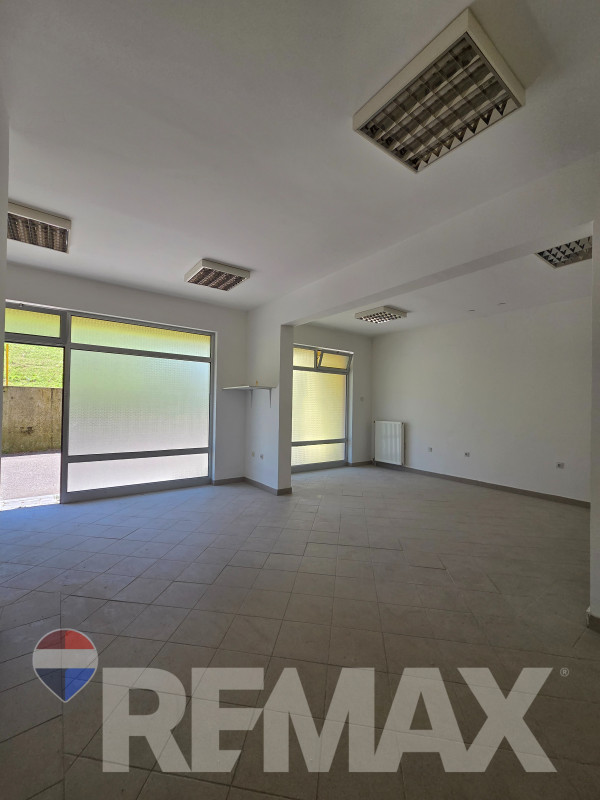 Višenamjenski prostor 41m2- poslovni ili stambeni, Žute zgrade 10