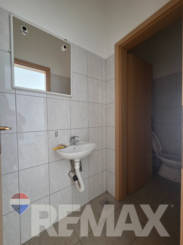 Višenamjenski prostor 41m2- poslovni ili stambeni, Žute zgrade 11
