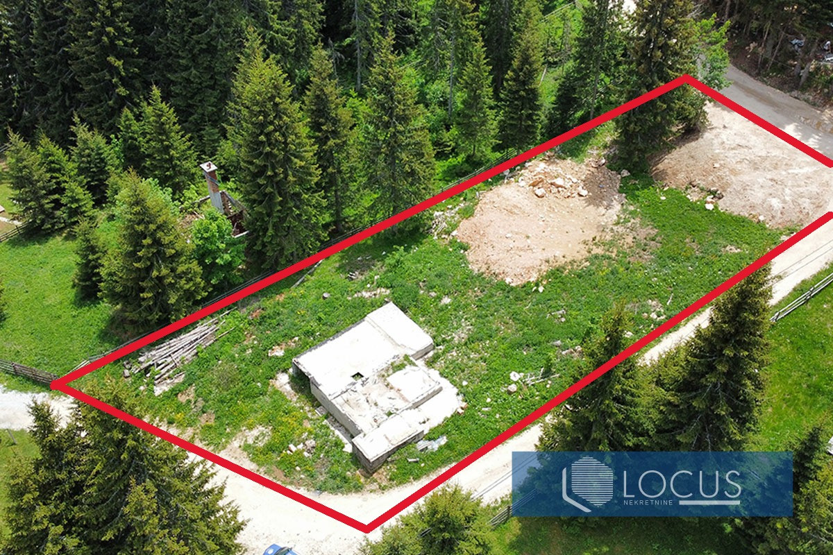 LOCUS: Parcela 1590m2 sa građevnskom dozvolom, Jahorina 5