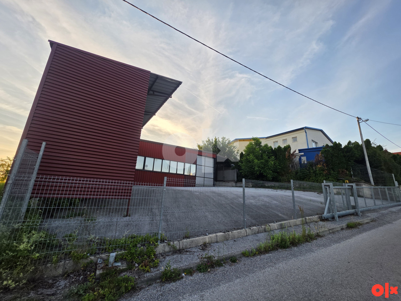 Proizvodna hala sa skladištem i kancelarijama - Cazin 1500m2