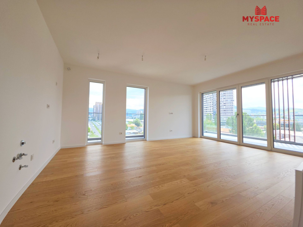 MY SPACE/ Stan sa garazom/ Socijalno/ MOJ KVART/ 85 m2 2