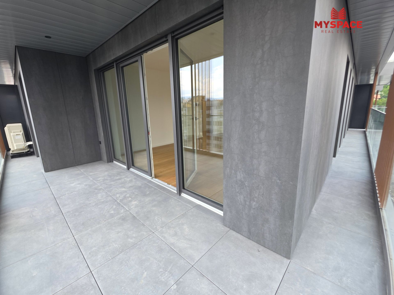 MY SPACE/ Stan sa garazom/ Socijalno/ MOJ KVART/ 85 m2 7