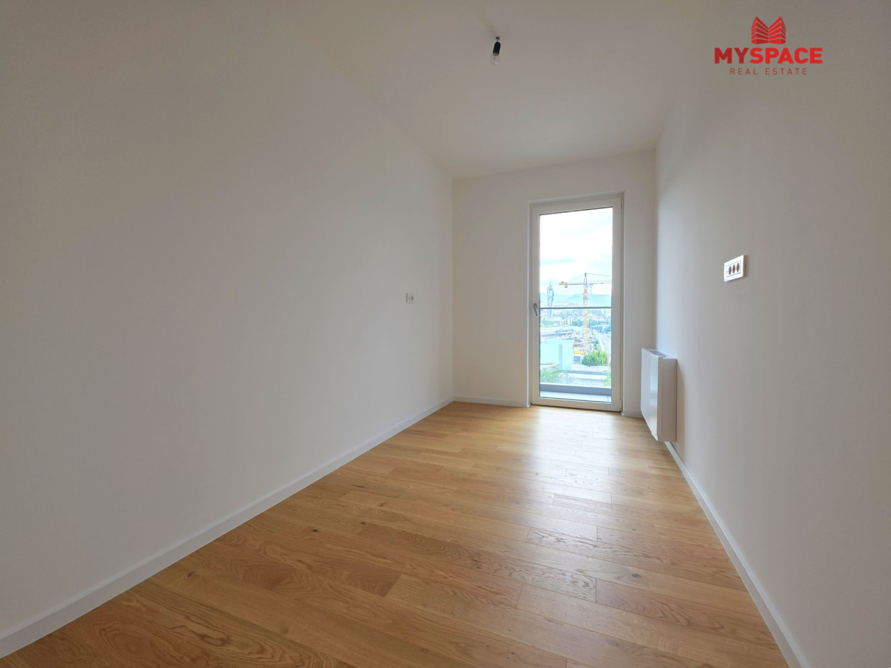 MY SPACE/ Stan sa garazom/ Socijalno/ MOJ KVART/ 85 m2 12