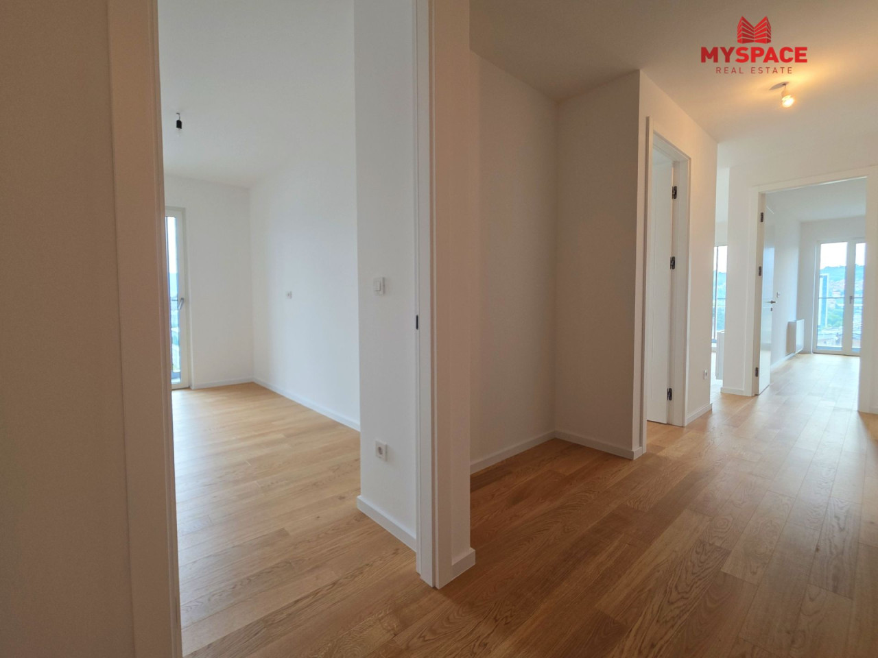 MY SPACE/ Stan sa garazom/ Socijalno/ MOJ KVART/ 85 m2 14