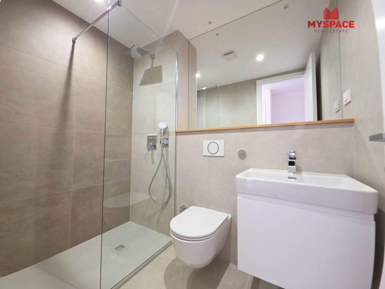 MY SPACE/ Stan sa garazom/ Socijalno/ MOJ KVART/ 85 m2 16