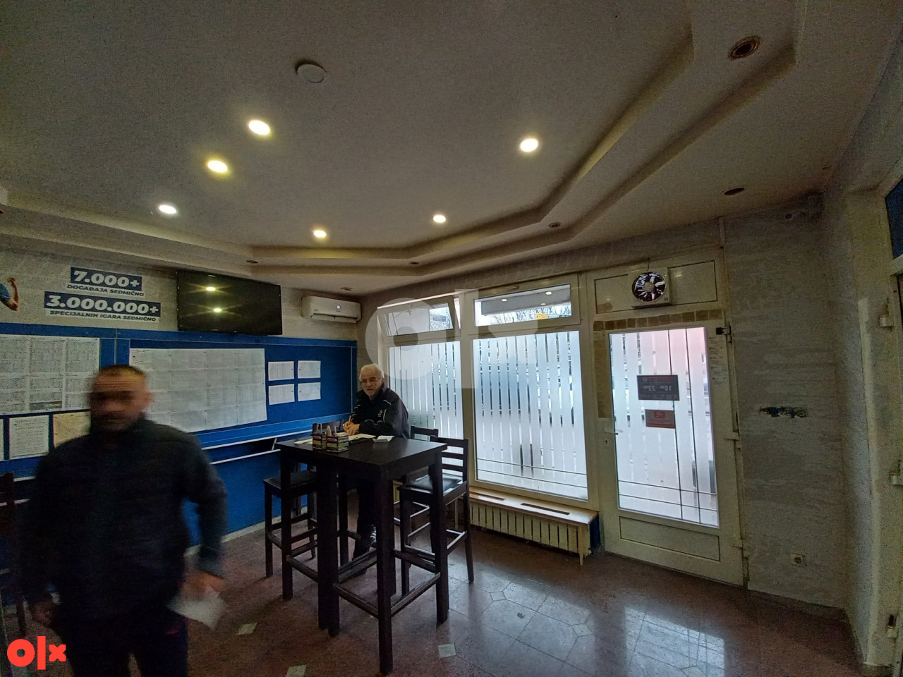 Izdaje se Poslovni prostor, Velika Kladuša centar (kat. stan) 3