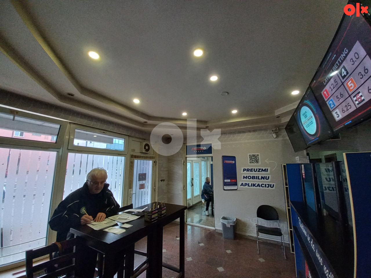 Izdaje se Poslovni prostor, Velika Kladuša centar (kat. stan) 5