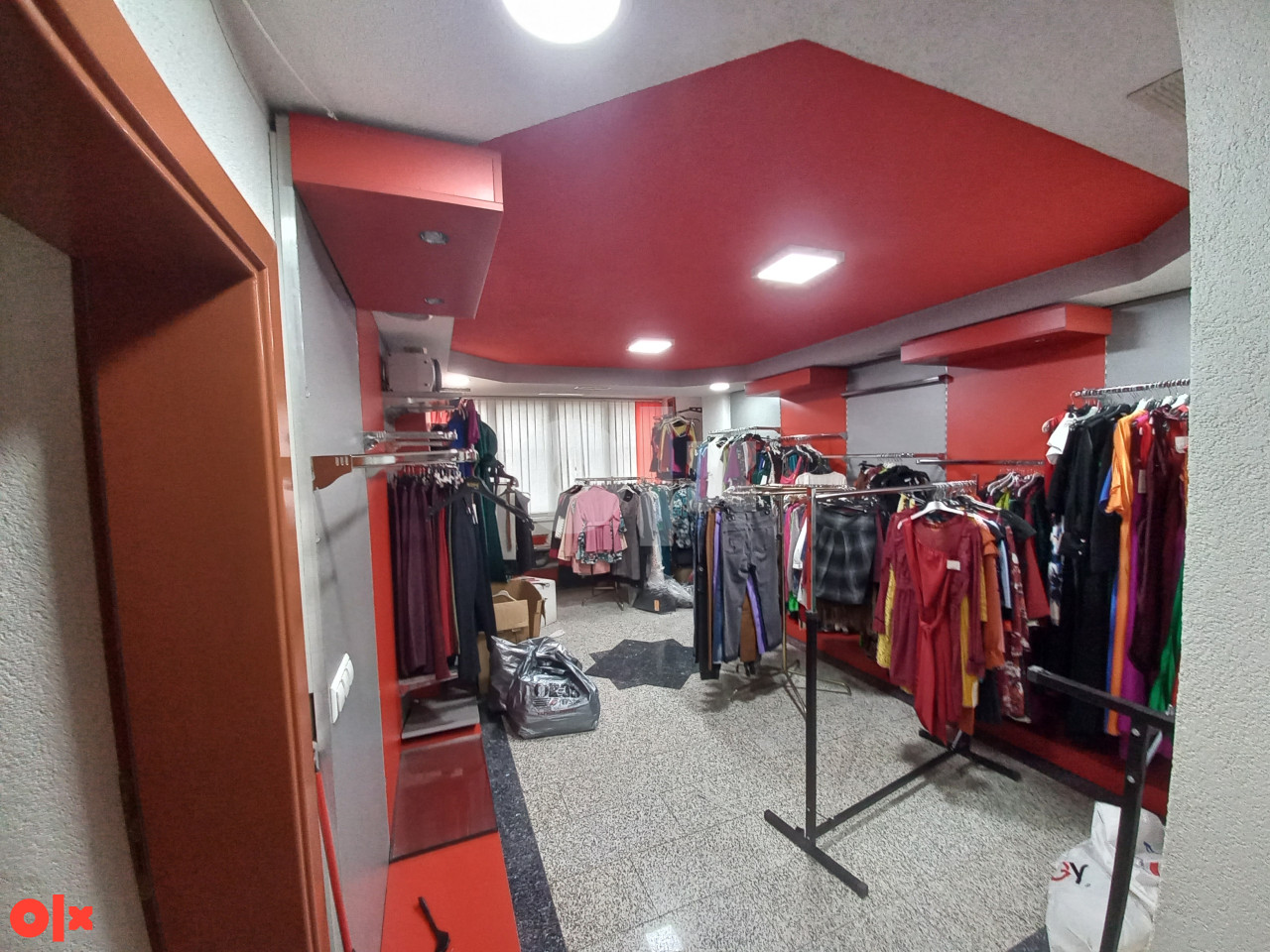 Izdaje se Poslovni prostor, Velika Kladuša centar 65m2(kat. stan) 3
