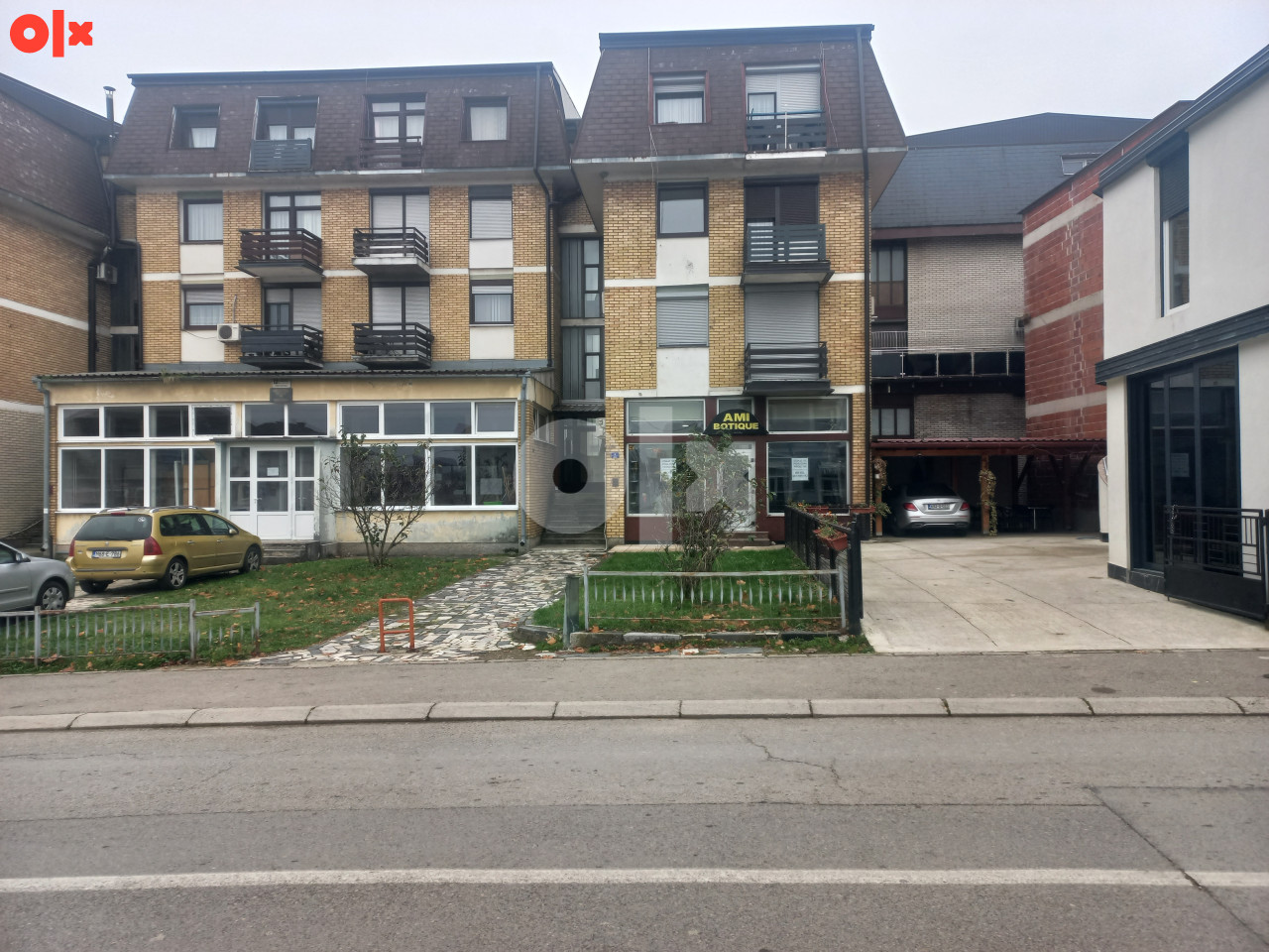 Izdaje se Poslovni prostor, Velika Kladuša centar 65m2(kat. stan)