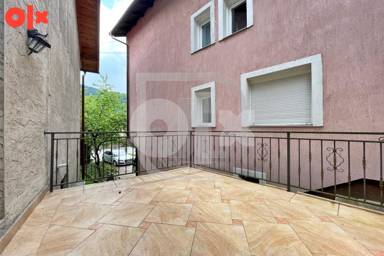 Namještena kuća sa garažom i dvorištem, Stari Grad 9
