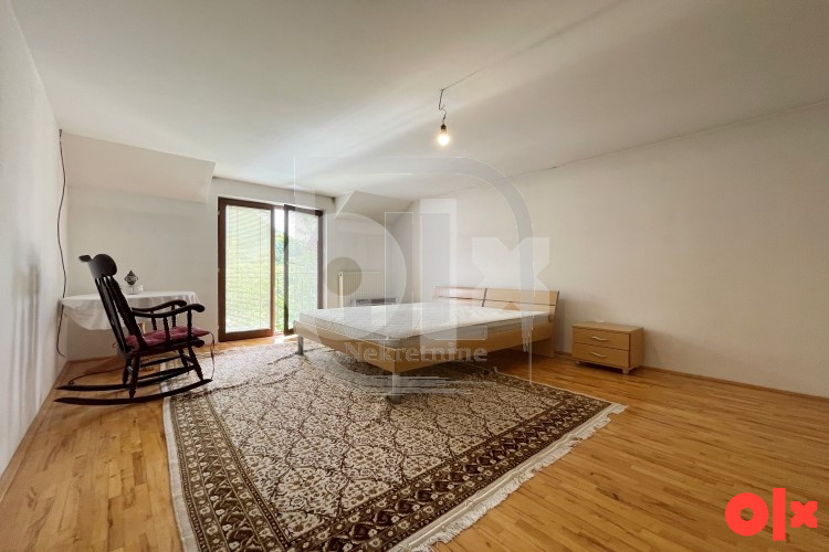 Namještena kuća sa garažom i dvorištem, Stari Grad 14
