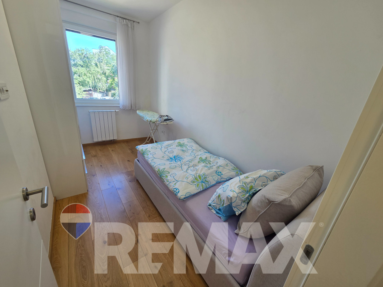Nov trosoban stan 63m2, centar, garaža uključena, dvorište 8