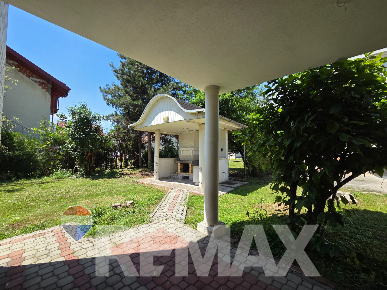 Kuća za najam 330m2,3 etaže,plac 852m2, parking,pogodno za vrtić 24