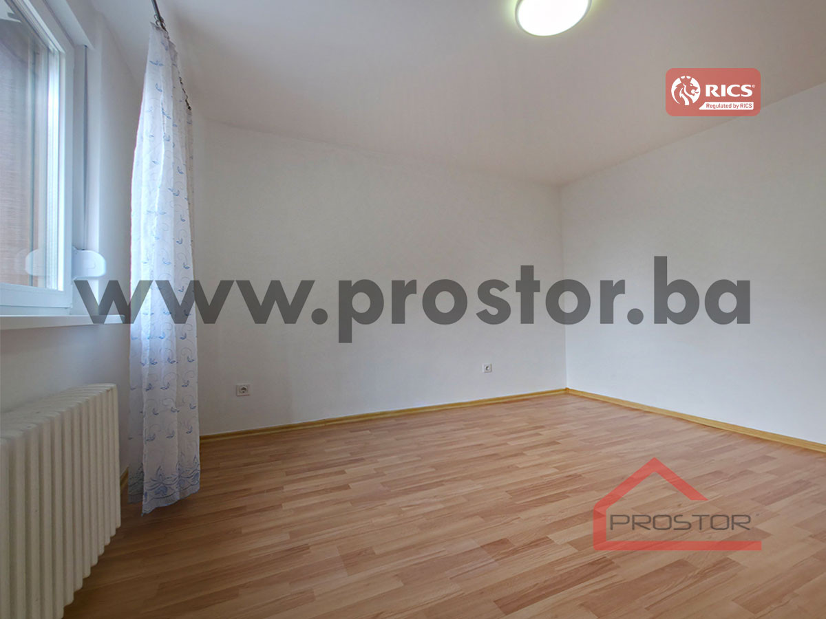 PROSTOR izdaje: Trosoban stan, Dobrinja 4