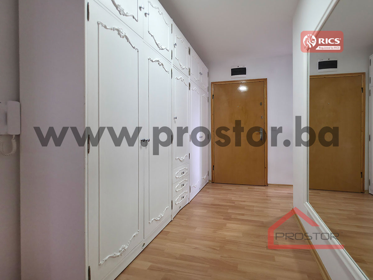PROSTOR izdaje: Trosoban stan, Dobrinja 12