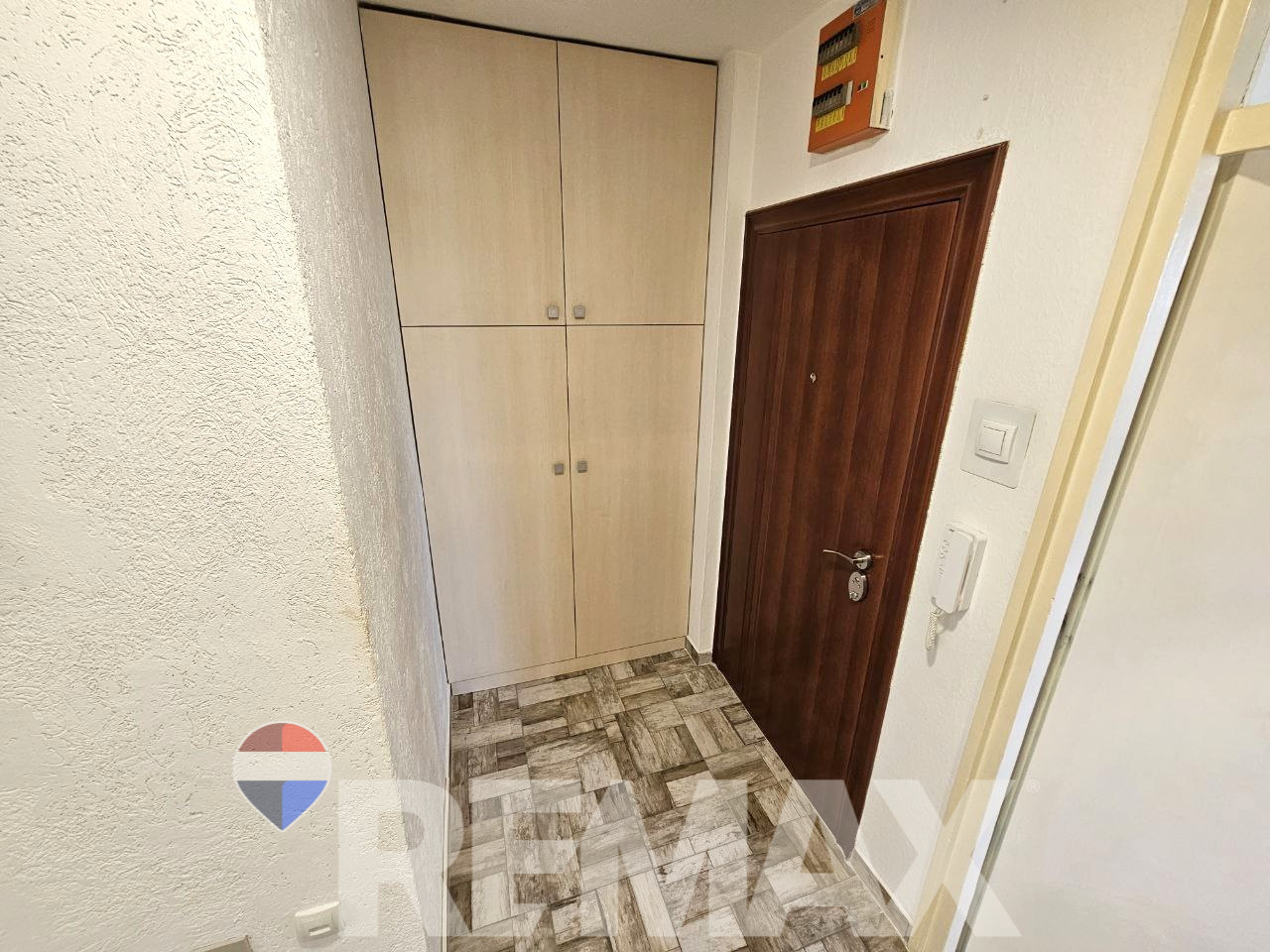Renoviran trosoban stan na Mejdanu - blizina fakulteta 12