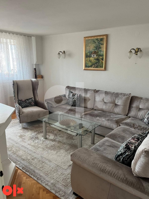Trosoban stan u Blatuši Zenica 74 kvadr 12