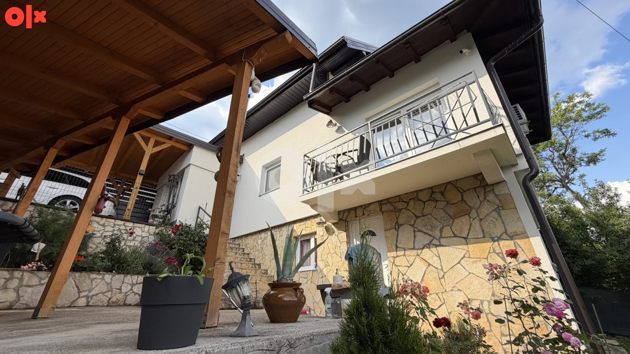 PRODAJA: Kuća sa dva odvojena stana Stari Grad