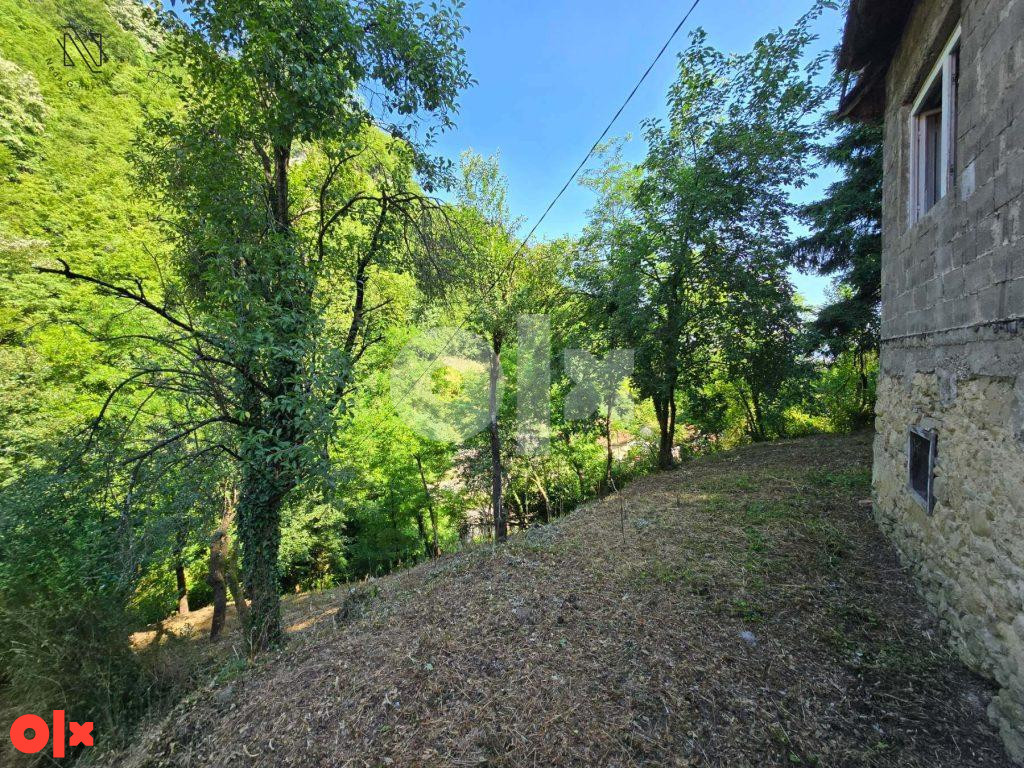 Plac sa starijom kućom u Potoku sa divnim pogledom 6