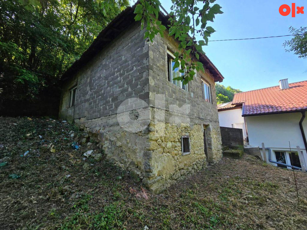Plac sa starijom kućom u Potoku sa divnim pogledom