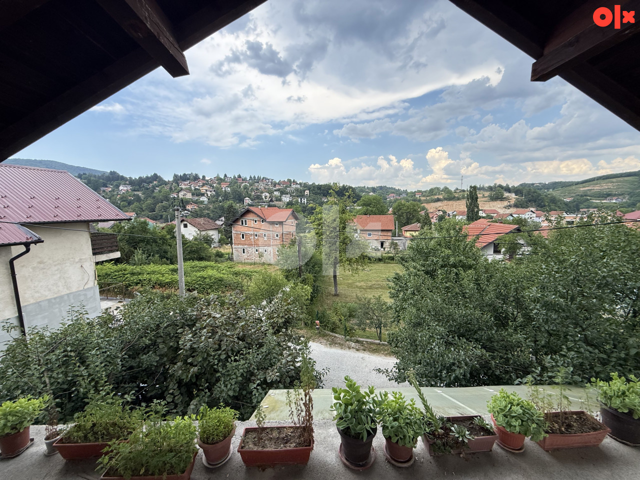 Kuća u Binježevu sa dva stana, garažom i terasama 25