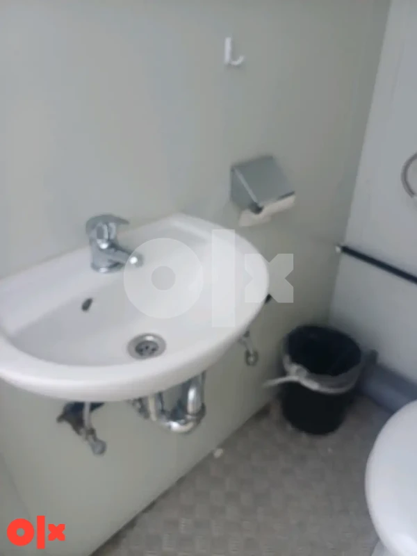 SANITARNI KONTEJNER 8