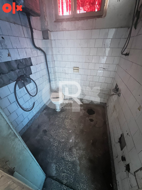 Na prodaju jednosoban stan 41 m2, za renoviranje, Širi centar 5