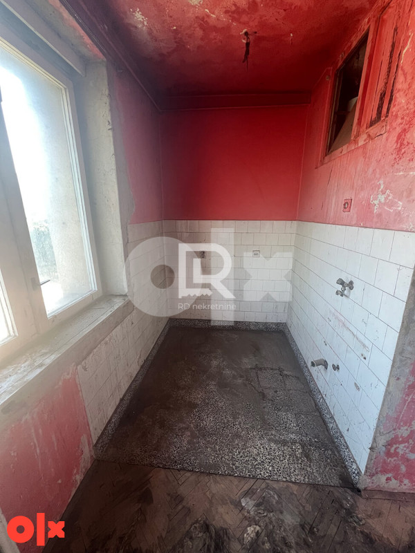 Na prodaju jednosoban stan 41 m2, za renoviranje, Širi centar 8