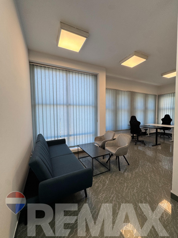 Poslovni prostor | 30m2 | Top lokacija | Kompletno opremljen 4