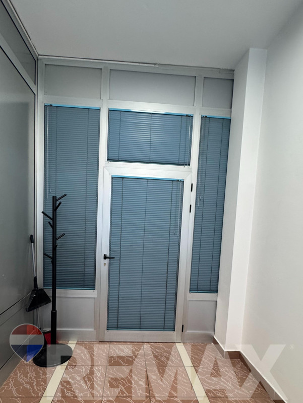 Poslovni prostor | 30m2 | Top lokacija | Kompletno opremljen 5