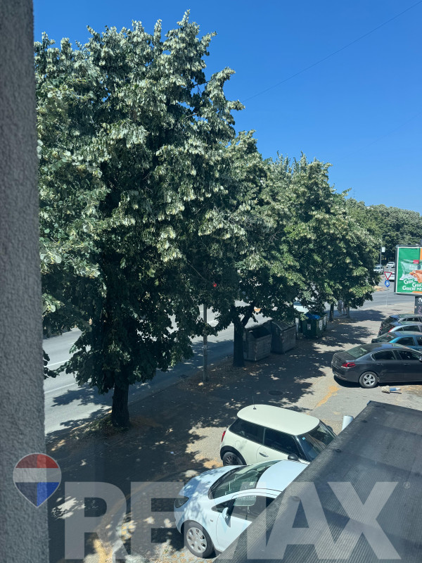Poslovni prostor | 30m2 | Top lokacija | Kompletno opremljen 7