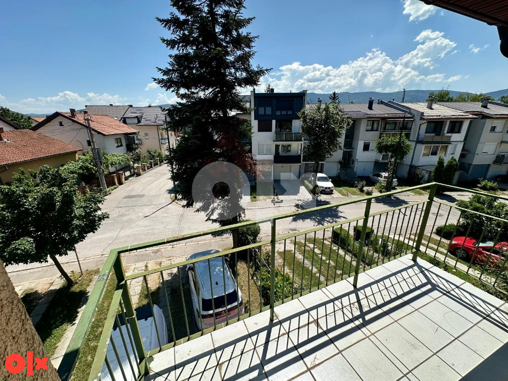 Trosoban stan 74m2- Aerodromsko naselje 8