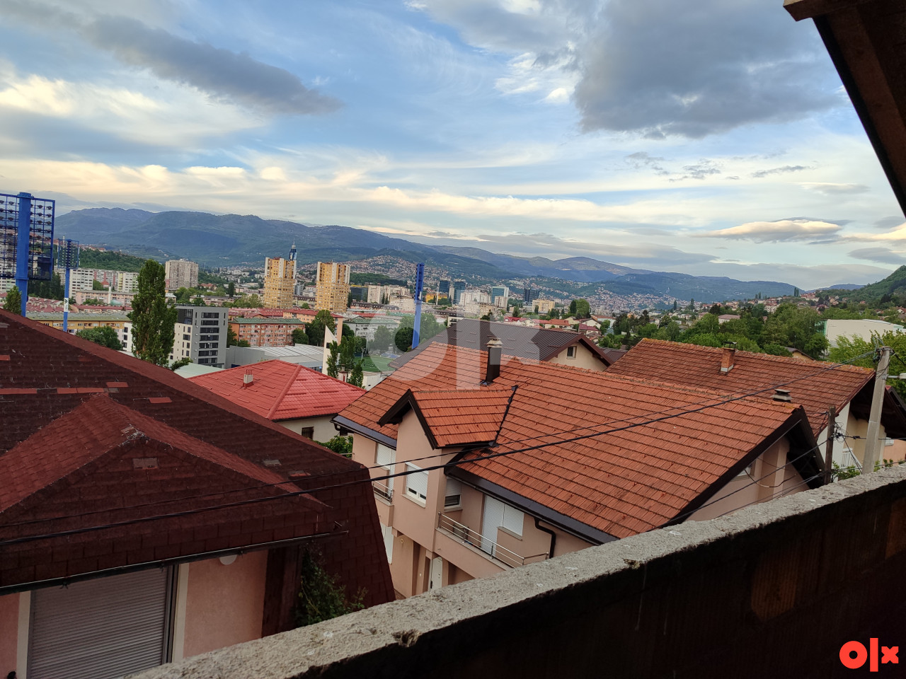 Kuca/zgrada  na tri etaze i sest stanova,  Novo Sarajevo 3