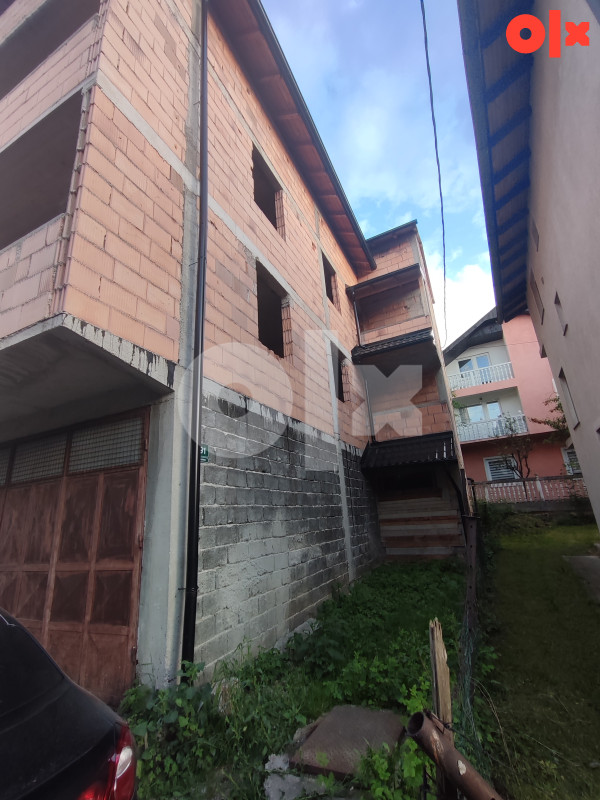 Kuca/zgrada  na tri etaze i sest stanova,  Novo Sarajevo 7