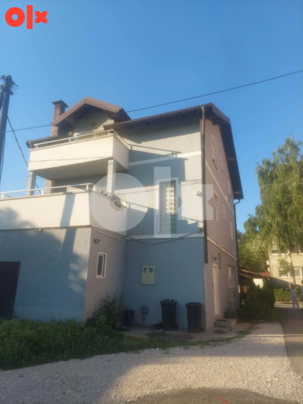 Hitno! Kuca sa poslovnim prostorom-Lukavac,top lokacija 3