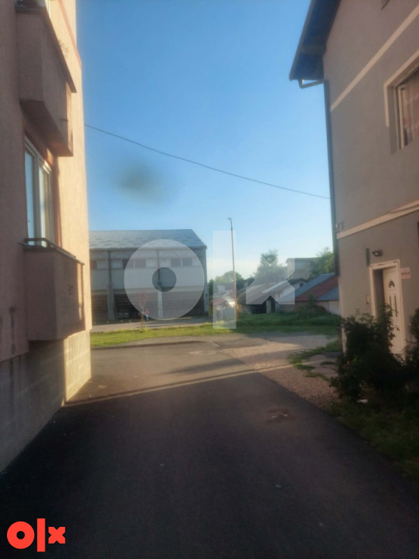 Hitno! Kuca sa poslovnim prostorom-Lukavac,top lokacija 4