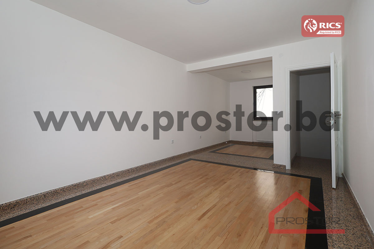 PROSTOR izdaje: Petosobna kuća, Stari Grad 13
