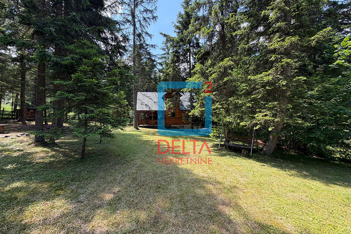 Vikendica na parceli 2.005 m2 / Nišići 6