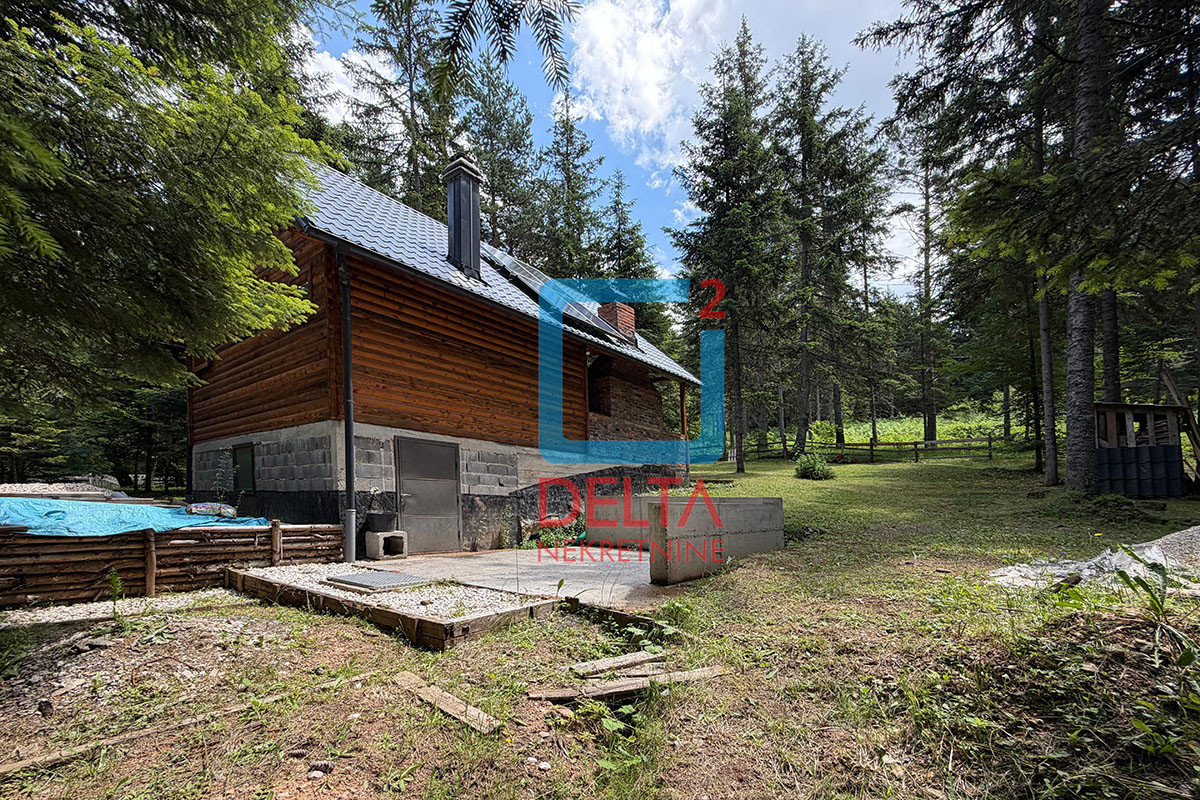 Vikendica na parceli 2.005 m2 / Nišići 7