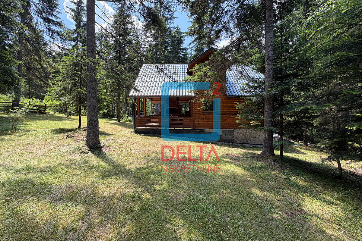 Vikendica na parceli 2.005 m2 / Nišići 10