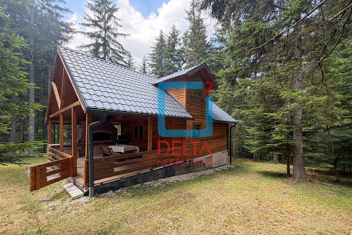 Vikendica na parceli 2.005 m2 / Nišići 14